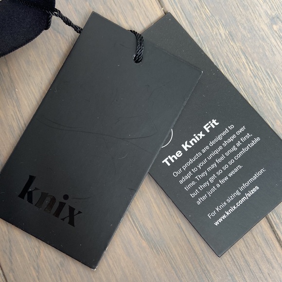 Brand New Knix Catalyst Front Zip Bra Size 1 Black Floral Garden Daze BNWT - Picture 4 of 8